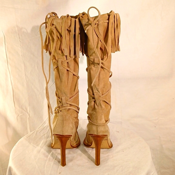 🔥 🔥 Like New Cammina (Italy) Cream Ultra Suede Western Style Heeled Boots - Picture 7 of 16